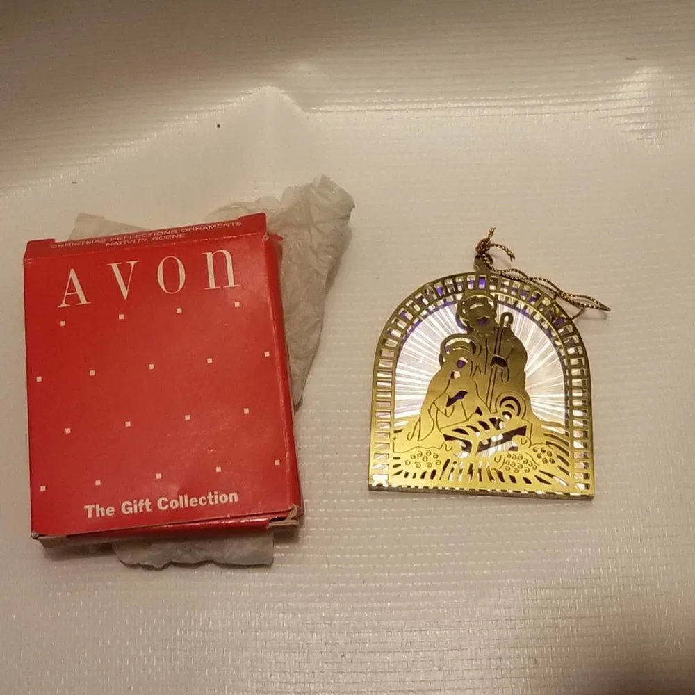 Dazzling vintage Avon Nativity Reflections ornament - Picture 10 of 11